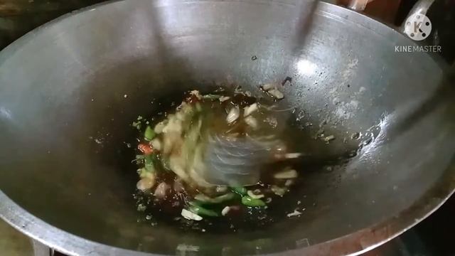 Make sweet potato leaf and seblak from sundanese food west Java Indonesia| in village | AMBYAAAR смотреть онлайн