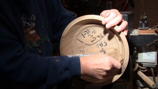 Wood Turning Big Walnut Slab That Tried To Run Away смотреть онлайн