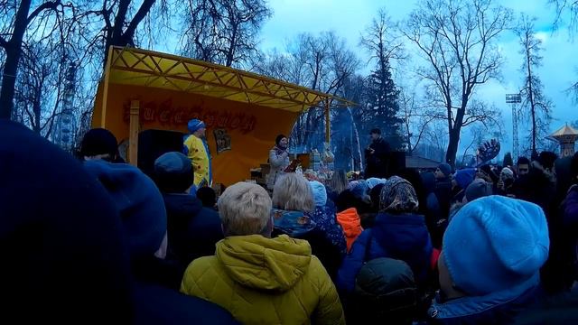 МАСЛЕНИЦА В ПЕНЗЕДевушка спела матом на весь парк