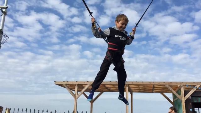 Наши любимые прыгунки!.. Зеленоградск (Калининградская область). Набережная. 17.09.2018, 14:13 смотреть онлайн