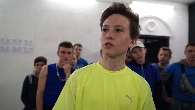 1 ПРЕДАТЕЛЬ VS 100 МИРНЫХ ИГРОКОВ * АМОНГ АС В РЕАЛЬНОЙ ЖИЗНИ * смотреть онлайн