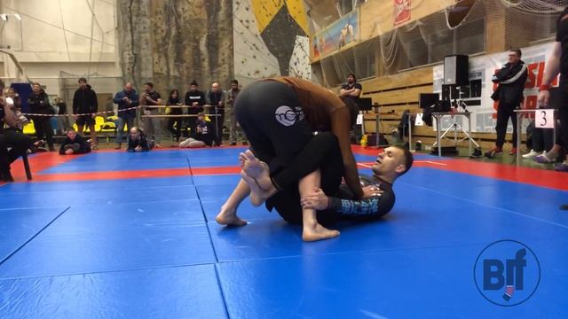 Устарханов Артур vs Емельянов Роман Rock&Rolling 6 1/4 смотреть онлайн