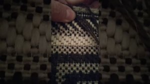 Подшиваем ковёр в ручную.