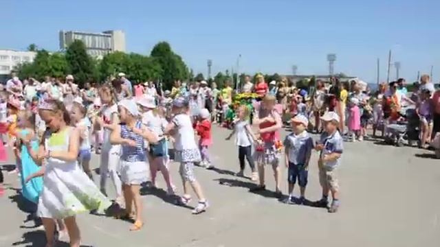 Парад колясок "Наше чудо"_01 смотреть онлайн