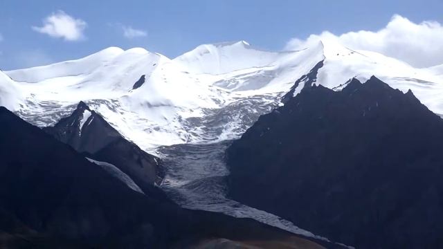 The qinghai-tibet plateau kunlun mountain glaciers, snow and cloud смотреть онлайн