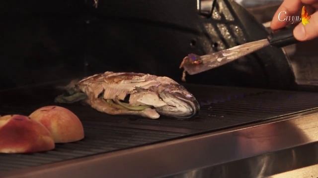 Рецепт "Форель с персиками и креветками" от шеф повара кафе Веранда. смотреть онлайн