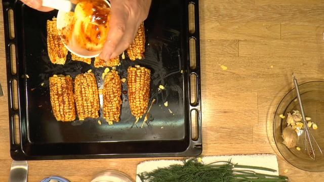 Запечённая с имбирём и копчёной паприкой вкуснейшая кукуруза. смотреть онлайн