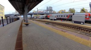 Перрон Ж/Д-вокзала "Волгоград-1", поезд приходит к перрону, весна, 26.04.2021, стаб, цветокоррекция