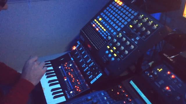 Roland Boutique JU-06 Mr. Fingers смотреть онлайн