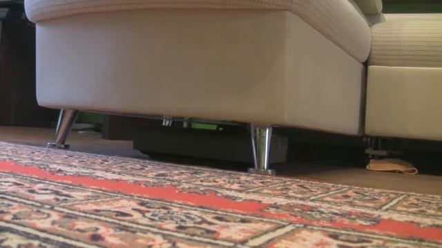 Робот пылесос Neato чистит под диваном (neato robot cleaning under the sofa) смотреть онлайн