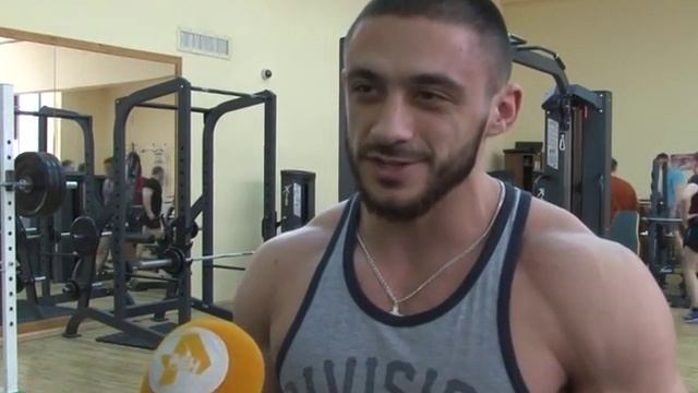 Открытые соревнования по народному жиму штанги собрали массу спортсменов и зрителей смотреть онлайн