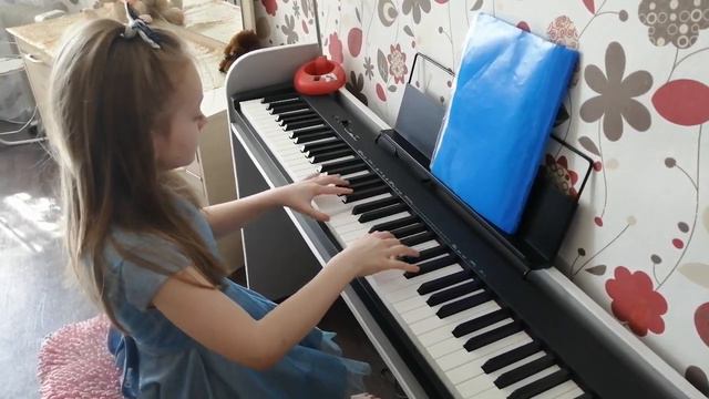 Лиза Горбунова (Д.Кабалевский- Клоуны) смотреть онлайн