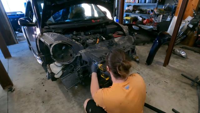VW NEW Beetle Radiator Support Replacement смотреть онлайн