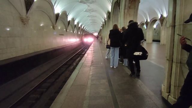 Прибытие Номерного 81-717.5М/714.5М на станцию Павелецкая смотреть онлайн