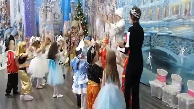 новогодний утренник средняя группа смотреть онлайн