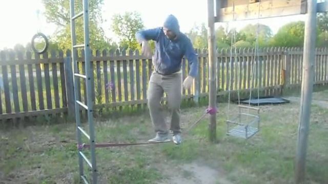 Проба ходить по автотроссу. Тренировка баланса, равновесия. смотреть онлайн