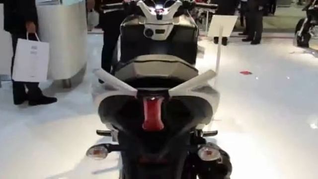 2014 Aprilia SRV 850 ABS ATC Scooter Walkaround смотреть онлайн