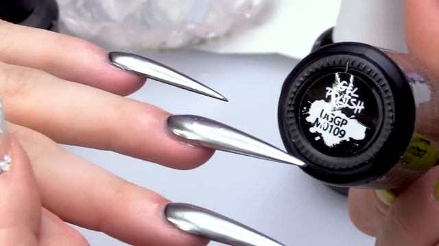 Ripped Look Nail Art Using Metallic Gel Polish смотреть онлайн