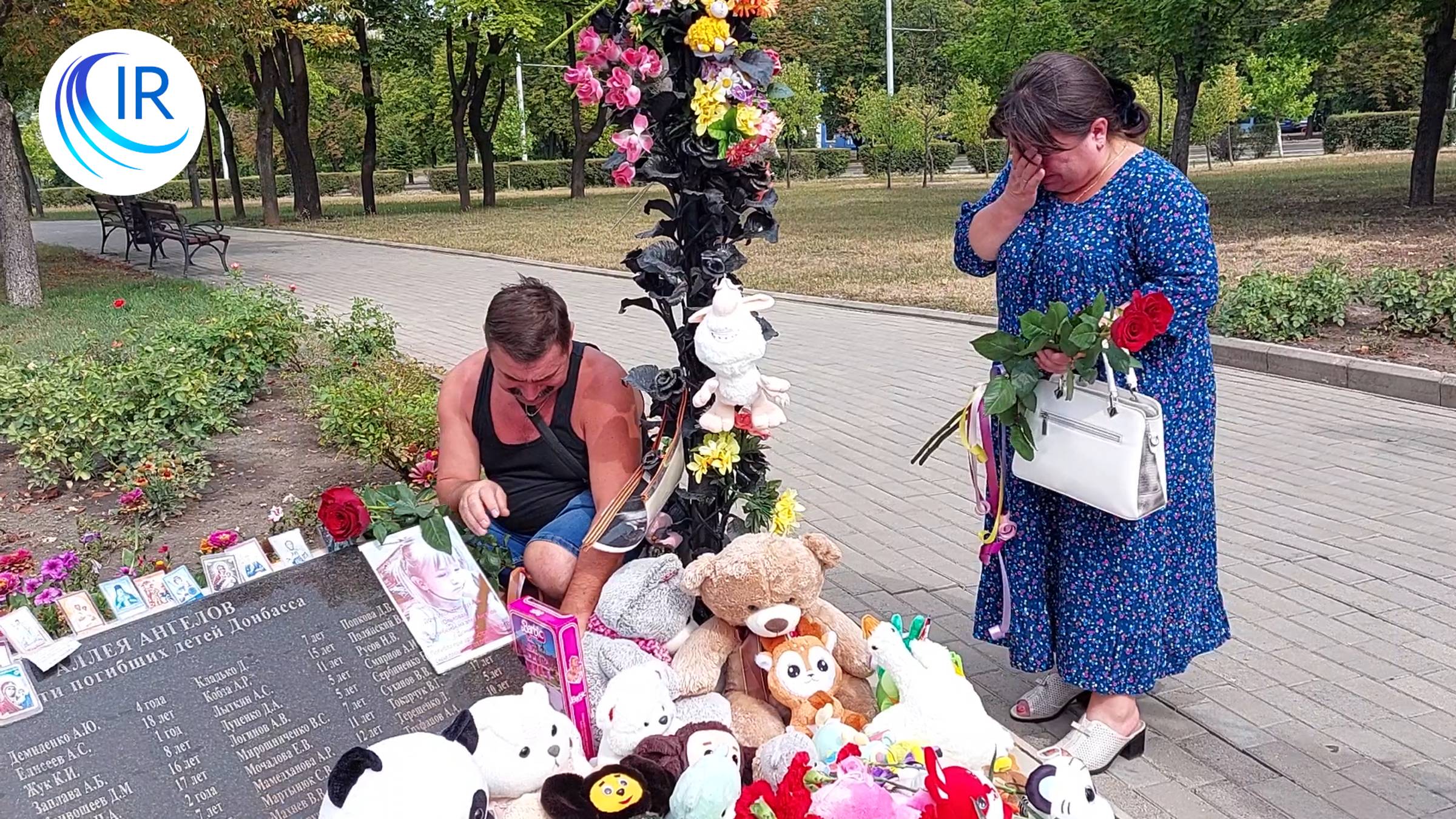 La RPD commémore les enfants morts en 10 ans de guerre dans le Donbass смотреть онлайн