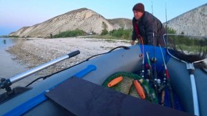 САЗАН УТЯГИВАЕТ УДОЧКИ ИЗ ЛОДКИ рыбалка на дону на сазана