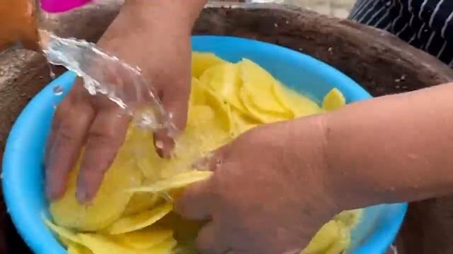 БАБУШКА ПРИГОТОВИЛА ЧИПСЫ Азербайджанская Кухня Деревенская Кухня Рецепты смотреть онлайн