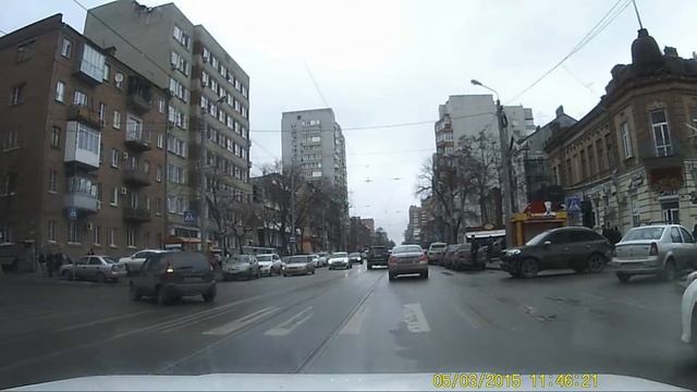 Водитель Ford (гос. номер у205уе161) не любит пропускать пешеходов... смотреть онлайн