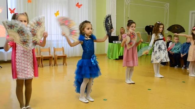Красивый танец с веером Утренник 8 Марта Старшая группа смотреть онлайн