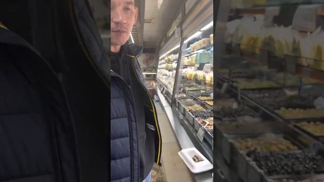Рыбку пожарили прямо в магазине/ Анталия смотреть онлайн