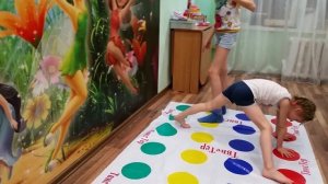 ИГРАЕМ В ТВИСТЕР /TWISTER