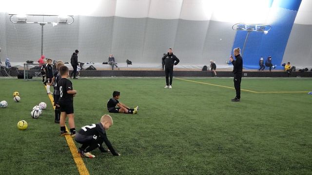 Juniorivalmentajat: Lasse Karlsson ja Jukka-Pekka Perälä смотреть онлайн