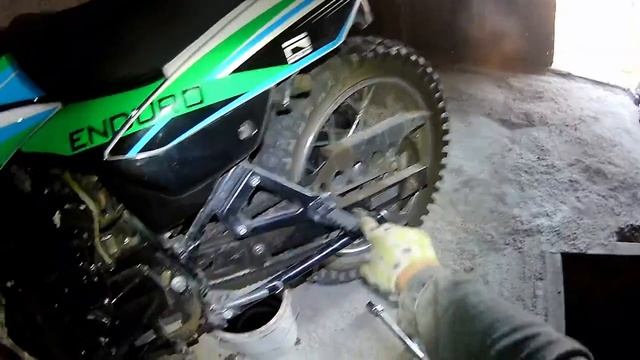 Замена масла в двигателе мотоцикла Рейсер пантера 250, 166 FMM. смотреть онлайн