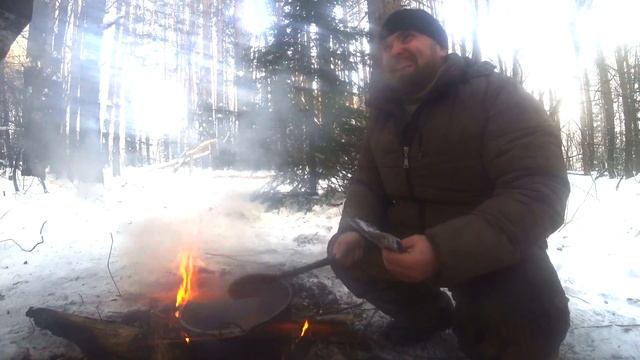 Приготовление плова в зимнем лесу. Поиск избы смотреть онлайн
