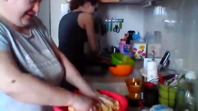 Печем куличи и готовим пасху. смотреть онлайн