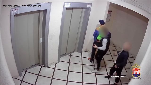 Kaliningradskie policeyskie zaderjali podozrevaemyh v kraje kamer videonablyudeniya iz podezda mnog смотреть онлайн