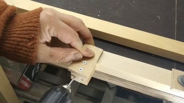 Простая и стильная вешалка для одежды с полками своими руками || Simple clothes hanger with shelves