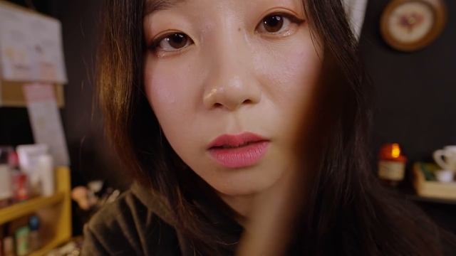 Friend Does Your Makeup? ASMR смотреть онлайн