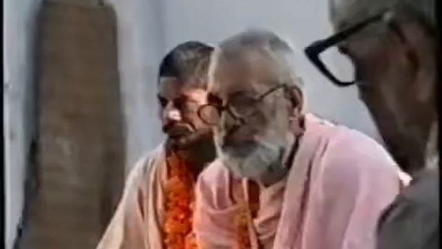 Шрила Б.Нараяна Махарадж. Киртан. Парикрама во главе с Шрилой Гурудевом. 1989 г. смотреть онлайн