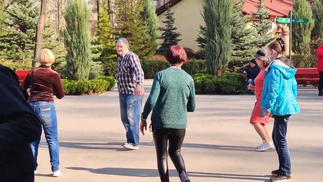 Луна Луна 2 Танцы в парке Горького Апрель 2021 Харьков смотреть онлайн