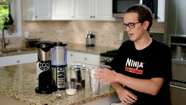Making an Iced Mocha Latte with the Ninja Coffee Bar™ смотреть онлайн