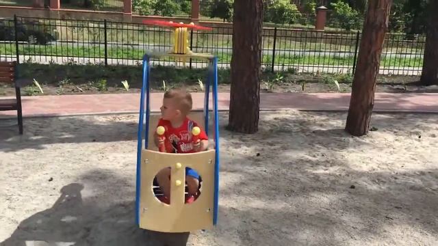 Видео для детей Детская песочница с крышкой, которую мы так и не нашли смотреть онлайн