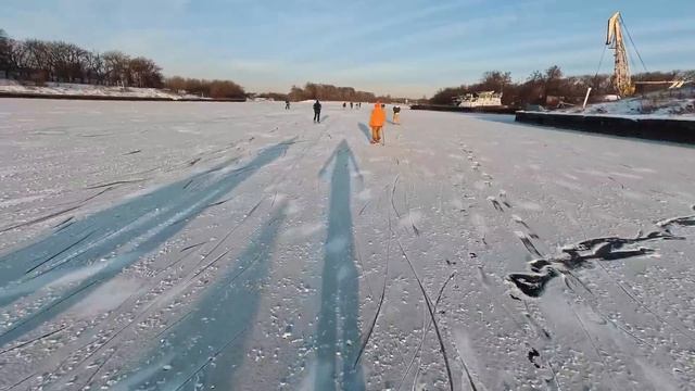 На коньках по каналу имени Москвы. 30 км по льду. смотреть онлайн