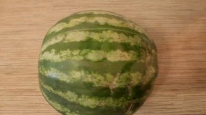Как разбить арбуз рукой?. How to split a watermelon hand?