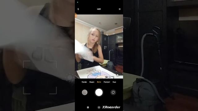 рисую только на одном рисунке 1.ручкой 2.маркерами 3.мелками 4.??? смотреть онлайн