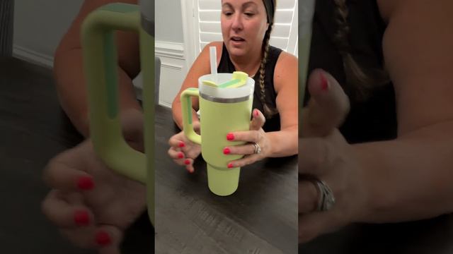 Stanley 40 oz Tumbler - What is all the hype about? смотреть онлайн