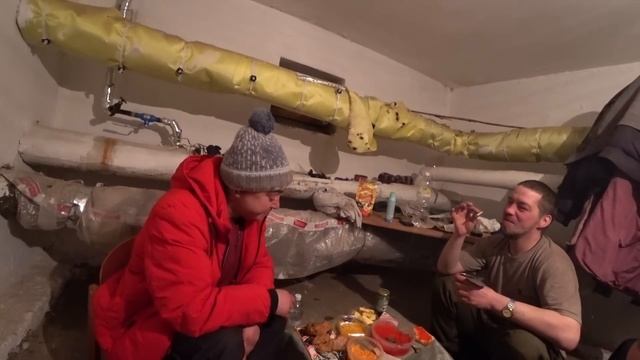 Как же Плохо Живут Бомжи | Им Нечего Есть | В Гостях У Бомжей | Новый Подвал смотреть онлайн