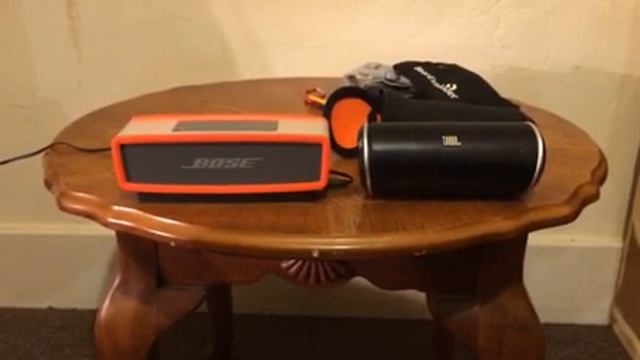 JBL Flip VS Bose SoundLink Mini Bluetooth Speaker Comparison Review смотреть онлайн