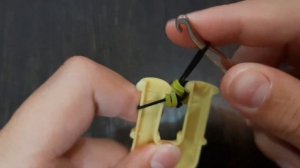 Плетение из резиночек Rainbow loom мини пчёлка на рогатке??? The Nikita looms✅