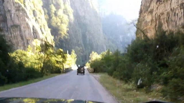 Едем по Юпшарскому ущелью в Абхазии смотреть онлайн