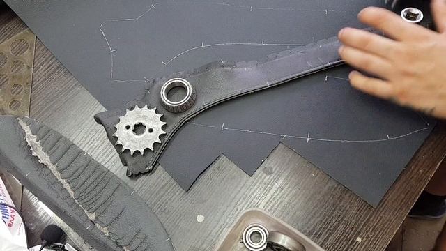Ремонт сиденья. Замена треснутого кожзама на боковине. смотреть онлайн