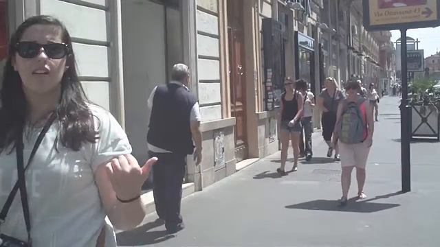 Backpack Zara walking the streets of Rome смотреть онлайн